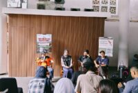 Ratusan korban jiwa meninggal dunia akibat banjir bandang dan tanah longsor yang melanda Sumatra Barat, Sumatra Utara, hingga Aceh.