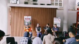 Ratusan korban jiwa meninggal dunia akibat banjir bandang dan tanah longsor yang melanda Sumatra Barat, Sumatra Utara, hingga Aceh.