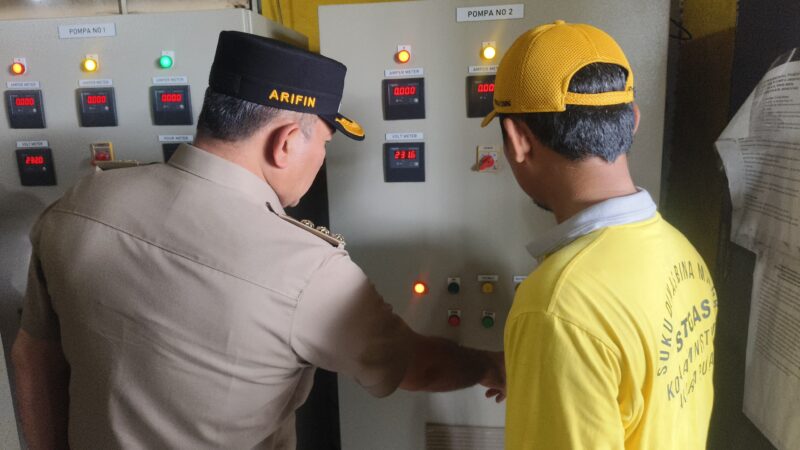 Foto: Drs. Arifin M.AP tinjau Langsung Pompa Air.