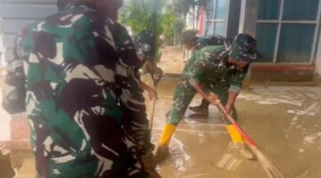 TNI Kerahkan 30 Personel untuk Pulihkan Layanan Publik di Kantor Dukcapil Aceh Tamiang
