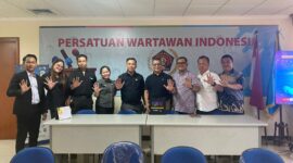 Foto: Ketua PWI Jaya bersama Jajarannya dan Jajaran Menejemen Hotel 88 62 