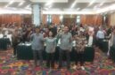 Foto:Peserta kegiatan Sosialisasi Aksi Mitigasi Perubahan Iklim Berbasis Komunitas di Jakarta berfoto bersama usai acara, Kamis (11/12/2025). 