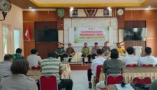 Foto: Koramil 0806-05/Kampak Peltu Rohadi bersama Kapolsek Kampak Iptu Singgih, didampingi Pelaksana Tugas Camat Kampak Drs. Budi Priyono, S.Sos. Kehadiran unsur TNI, Polri.