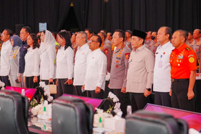 Menteri Koordinator Bidang Pembangunan Manusia dan Kebudayaan (Menko PMK) Pratikno menegaskan perayaan Natal 2025 dan Tahun Baru 2026 (Nataru) menghadapi tantangan yang lebih berat dibandingkan tahun-tahun sebelumnya.