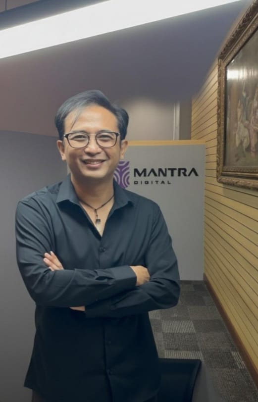 Musisi sekaligus gitaris band Padi, Piyu Padi, memperkenalkan Mantra Digital,