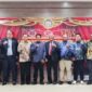 Foto: Sejumlah penerima Sorot News Golden Award 2025 berfoto bersama usai penganugerahan “Tokoh Motivator dan Inspirasi Negeri” di Aula Kampus Pascasarjana Universitas Pertahanan RI, Jakarta Pusat