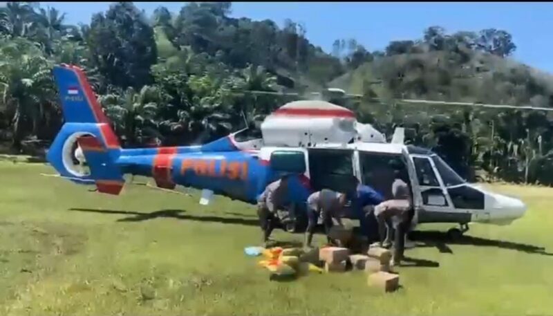 Foto: Helikopter Dauphin Polri Dukung Penanganan Banjir Agam.