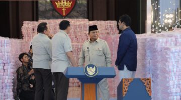 Kejaksaan Agung RI menyerahkan hasil penguasaan kembali kawasan hutan tahap V seluas 893.002,38 hektare serta uang hasil penagihan denda administratif senilai Rp2,34 triliun dalam sebuah kegiatan di Gedung Bundar Kejaksaan Agung,