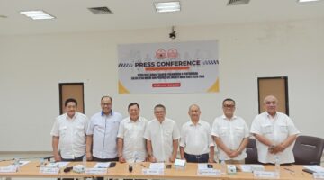 Foto: Tim Penjaringan dan Penyaringan (TPP) KONI Provinsi DKI Jakarta berfoto bersama usai menggelar konferensi pers pembukaan tahapan penjaringan dan penyaringan Calon Ketua Umum KONI DKI Jakarta periode 2026–2030 di Jakarta, Jumat,(19/12/2025).
