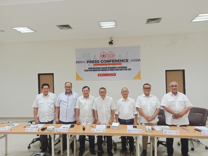 Foto: Tim Penjaringan dan Penyaringan (TPP) KONI Provinsi DKI Jakarta berfoto bersama usai menggelar konferensi pers pembukaan tahapan penjaringan dan penyaringan Calon Ketua Umum KONI DKI Jakarta periode 2026–2030 di Jakarta, Jumat,(19/12/2025).