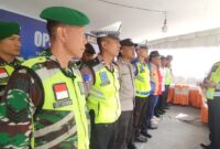Foto: Personel gabungan TNI, Polri, dan instansi terkait mengikuti apel kesiapan pengamanan Natal dan Tahun Baru (Nataru) 2025–2026 di Pos Pengamanan wilayah Kabupaten Tulungagung, Jawa Timur.
