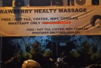 Foto: Spanduk Strawberry Healty Massage terpasang di ruko kawasan Gading Serpong, Kelapa Dua, Kabupaten Tangerang, Kamis (25/12/2025).
