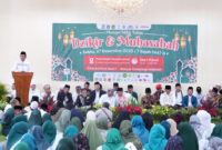 Foto: Wali Kota Administrasi Jakarta Timur, Munjirin, menghadiri Dzikir dan Muhasabah Munajat Akhir Tahun 2025 di Aula Masjid Baitushshidqi, PKP, Kecamatan Ciracas, Sabtu (27/12/2025).