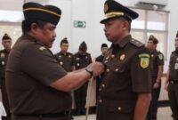 Foto: Dedy Priyo Handoyo, Kepala Kejaksaan Negeri Jakarta Timur resmi melantik Kepala Seksi Tindak Pidana Umum (Kasi Pidum) yang baru. Aji Rahmadi, SH., MH., dilantik dan diambil sumpah jabatannya pada Senin (1/12/2025). (Dok-Istimewa)