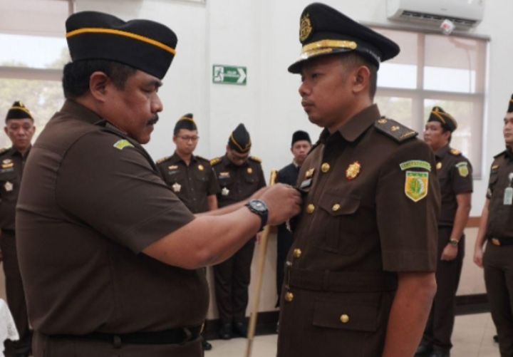 Foto: Dedy Priyo Handoyo, Kepala Kejaksaan Negeri Jakarta Timur resmi melantik Kepala Seksi Tindak Pidana Umum (Kasi Pidum) yang baru. Aji Rahmadi, SH., MH., dilantik dan diambil sumpah jabatannya pada Senin (1/12/2025). (Dok-Istimewa)