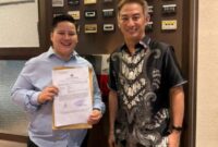 Foto: Ade Ratnasari mendampingi Budiman Tiang usai membuat laporan polisi di Bareskrim Polri, Senin (1/12/2025). (Dok-Istimewa)