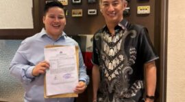 Foto: Ade Ratnasari mendampingi Budiman Tiang usai membuat laporan polisi di Bareskrim Polri, Senin (1/12/2025). (Dok-Istimewa)