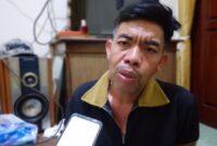 Foto: Pak Idris Nasabah Bank BRI Unit Cililitan Besar, Keramatjati, saat diwawancarai di kediamannya, Senin (1/11/2025). (Dok-Okj/Fahmy Nurdin)