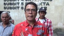 Foto: Erdi Surbakti, S.H., M.H., saat datangi Polda Metro Jaya, Selesai (2/12/2025). (Dok-Istimewa)