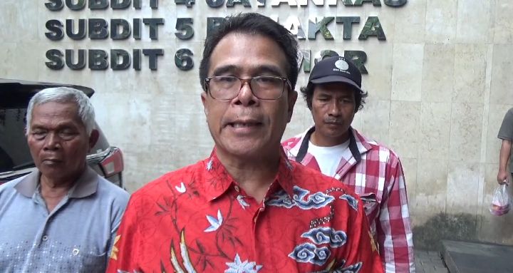 Foto: Erdi Surbakti, S.H., M.H., saat datangi Polda Metro Jaya, Selesai (2/12/2025). (Dok-Istimewa)