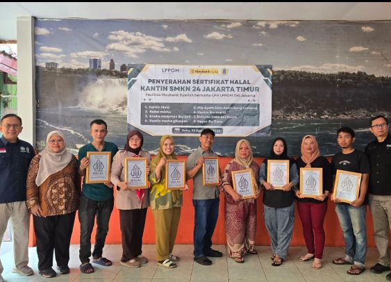 Foto: Maybank Syariah Indonesia melalui program Zakat, Infak dan Sedekah (ZIS) kembali menunjukkan komitmen kuatnya dalam membangun ekosistem halal nasional, Kamis (4/12/2025). (Dok-Istimewa)