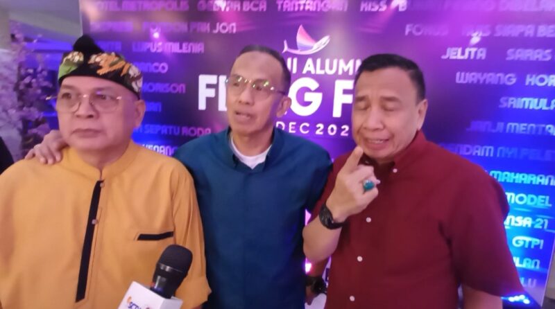 Foto: Tiga komedian yang pernah menghiasi berbagai program hiburan di Indosiar terlihat menghadiri Reuni Akbar Flying Fish Alumni yang digelar di Plaza Twins Hotel, Slipi, Jakarta Barat, Jumat (5/12).