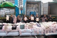 Foto: Melalui dua operasi terpisah yang berlangsung awal dan pertengahan Desember 2025, otoritas kepabeanan tersebut berhasil menggagalkan penyelundupan produk garmen melalui jalur laut dan darat. (Dok-Istimewa)