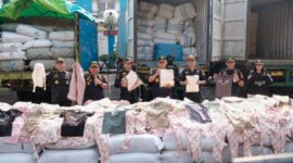 Foto: Melalui dua operasi terpisah yang berlangsung awal dan pertengahan Desember 2025, otoritas kepabeanan tersebut berhasil menggagalkan penyelundupan produk garmen melalui jalur laut dan darat. (Dok-Istimewa)