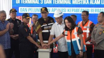 Foto: Peresmian fasilitas pemindai kontainer terbaru di Terminal Operasi 3 IPC Terminal Petikemas (TER3) dan Terminal Mustika Alam Lestari (TMAL), Jumat (12/12). (Dok-Istimewa)