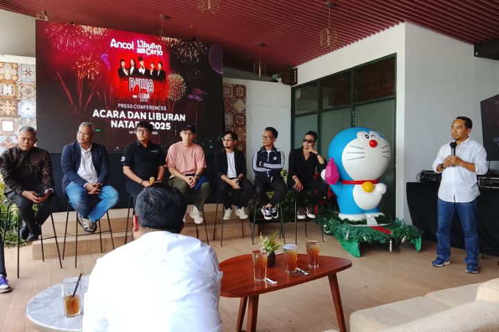 Foto: Konferensi pers dipandu oleh Corporate Communication PT Pembangunan Jaya Ancol Tbk, Daniel Windriatmoko, yang memaparkan secara komprehensif konsep liburan akhir tahun, program unggulan di setiap unit rekreasi, hingga strategi pengelolaan kawasan wisata di tengah lonjakan kunjungan pengunjung, Selasa (16/12). (Dok-Okj/FN)
