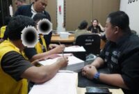 Foto: Kejaksaan Negeri (Kejari) Jakarta Timur secara resmi menerima penyerahan tanggung jawab tersangka dan barang bukti (Tahap II) dalam perkara tindak pidana pembunuhan dan/atau perampasan kemerdekaan orang lain yang terjadi di area parkiran Lotte Mart Pasar Rebo, Jakarta Timur. Penyerahan Tahap II tersebut dilaksanakan pada Kamis, 18 Desember 2025 sekitar pukul 15.00 WIB di Ruang Tahap II Kejari Jakarta Timur. (Dok-Istimewa)