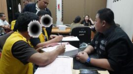 Foto: Kejaksaan Negeri (Kejari) Jakarta Timur secara resmi menerima penyerahan tanggung jawab tersangka dan barang bukti (Tahap II) dalam perkara tindak pidana pembunuhan dan/atau perampasan kemerdekaan orang lain yang terjadi di area parkiran Lotte Mart Pasar Rebo, Jakarta Timur. Penyerahan Tahap II tersebut dilaksanakan pada Kamis, 18 Desember 2025 sekitar pukul 15.00 WIB di Ruang Tahap II Kejari Jakarta Timur. (Dok-Istimewa)