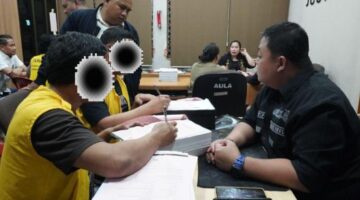 Foto: Kejaksaan Negeri (Kejari) Jakarta Timur secara resmi menerima penyerahan tanggung jawab tersangka dan barang bukti (Tahap II) dalam perkara tindak pidana pembunuhan dan/atau perampasan kemerdekaan orang lain yang terjadi di area parkiran Lotte Mart Pasar Rebo, Jakarta Timur. Penyerahan Tahap II tersebut dilaksanakan pada Kamis, 18 Desember 2025 sekitar pukul 15.00 WIB di Ruang Tahap II Kejari Jakarta Timur. (Dok-Istimewa)