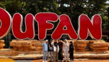 Foto: Enam sahabat dari SD Negeri Bidaracina 03, Kecamatan Jatinegara, Jakarta Timur, memanfaatkan momentum libur sekolah dengan berekreasi bersama ke Dunia Fantasi (Dufan), Taman Impian Jaya Ancol, Jakarta Utara, Jumat (26/12/2025). (Dok-Istimewa)