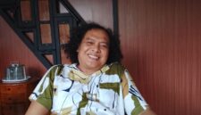 Foto: Pakar hukum Deolipa Yumara, saat memberikan pandangannya terkait kondisi Indonesia yang dinilai tengah berada dalam situasi darurat bencana, di kediamannya, Sabtu (27/12/2025). (Dok-Okj/FN)