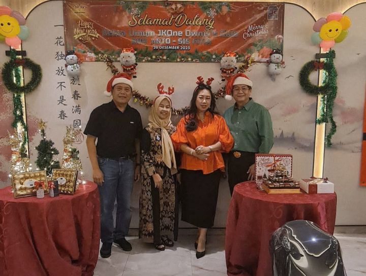 Foto: (kiri) Letjen TNI Purn A.M. Putranto dan Ibu. (Dok-Istimewa)