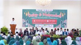 Foto: Pemerintah Kota Administrasi Jakarta Timur bersama unsur masyarakat menggelar Dzikir dan Muhasabah Munajat Akhir Tahun 2025 di Aula Masjid Baitushshidqi, Pondok Karya Pembangunan (PKP), Kelurahan Kelapa Dua Wetan, Kecamatan Ciracas, Sabtu (27/12/2025). (Dok-Istimewa)
