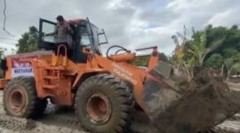 Foto: Kapolri Jenderal Polisi Listyo Sigit Prabowo memberikan dukungan langsung berupa bantuan alat berat untuk mempercepat proses pemulihan infrastruktur dan fasilitas publik, khususnya di Kecamatan Mutiara Timur.
Bantuan tersebut mulai dimaksimalkan pada Senin (29/12/2025). (Dok-Istimewa)