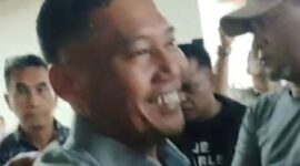 Foto: Tangkapan Layar Video Viral di Group WhatsApp Pedagang Pusat Grosir Cililitan (PGC), Kramatjati, Jakarta Timur. (Dok-Istimewa)