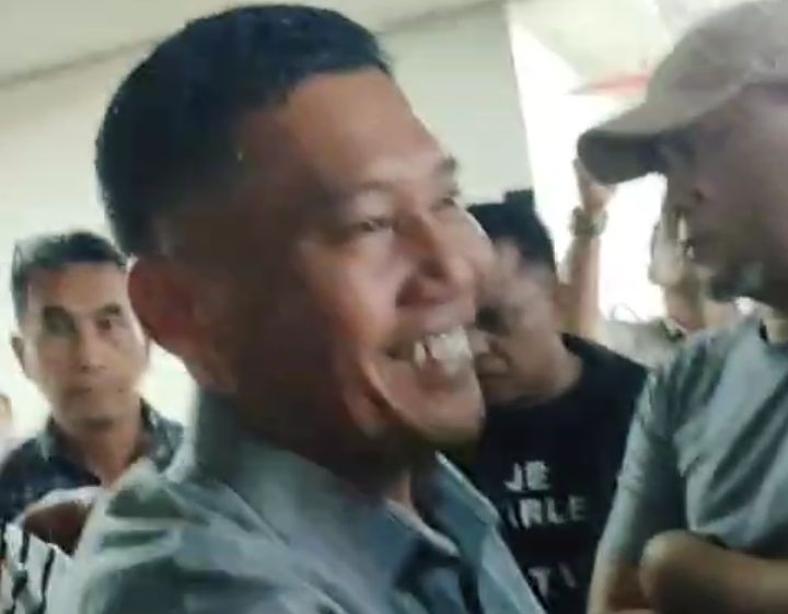 Foto: Tangkapan Layar Video Viral di Group WhatsApp Pedagang Pusat Grosir Cililitan (PGC), Kramatjati, Jakarta Timur. (Dok-Istimewa)