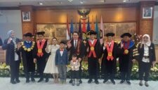 Akademisi sekaligus praktisi hukum Yusof Ferdinand Wangania resmi menyandang gelar Doktor Ilmu Hukum dari Fakultas Hukum Universitas Pancasila (FH UP) setelah menjalani Sidang Promosi Doktor yang digelar di Aula Nusantara, Lantai 4 FH UP, Sabtu (24/1/2026).