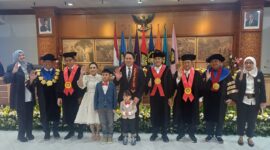 Akademisi sekaligus praktisi hukum Yusof Ferdinand Wangania resmi menyandang gelar Doktor Ilmu Hukum dari Fakultas Hukum Universitas Pancasila (FH UP) setelah menjalani Sidang Promosi Doktor yang digelar di Aula Nusantara, Lantai 4 FH UP, Sabtu (24/1/2026).