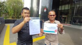 Gedung Komisi Pemberantasan Korupsi (KPK) kembali kedatangan tamu dengan wajah serius dan map tebal berisi dokumen. Kali ini, Stefanus Febian, Ketua LSM Bapan Kalbar, hadir didampingi Ahmad Iskandar Tanjung untuk melaporkan dugaan tindak pidana korupsi dalam aktivitas konvensi PT Antam UPC Tayan, Kabupaten Sanggau, Kalimantan Barat,