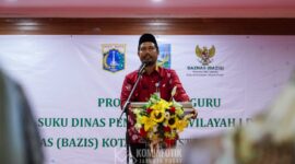 Foto: Koordinator Baznas Bazis Jakarta Pusat Raja Mohammad Zamzami menyampaikan sambutan dalam kegiatan penyaluran santunan Hari Guru kepada 1.000 guru dari Sudin Pendidikan Wilayah Jakarta Pusat I dan II di Ruang Serbaguna Utama Kantor Wali Kota Jakarta Pusat
