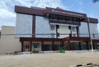 Foto: Tampak bangunan Kantor Kecamatan Kalideres, Jakarta Barat, yang hingga awal Januari 2026 masih dalam proses pengerjaan, meski proyek rehabilitasi bernilai lebih dari Rp10 miliar tersebut telah melewati batas waktu kontrak pada Desember 2025