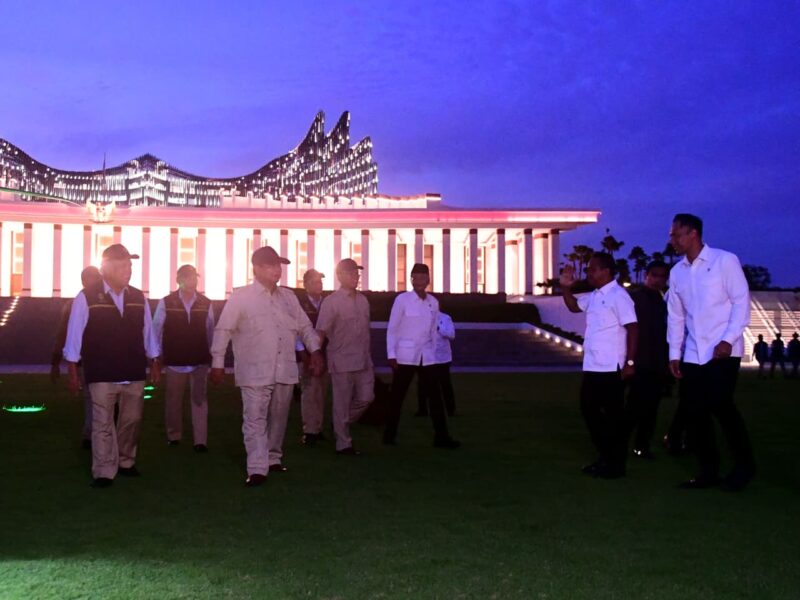 Menteri Koordinator Bidang Infrastruktur dan Pembangunan Kewilayahan Agus Harimurti Yudhoyono (AHY) mendampingi Presiden Republik Indonesia Prabowo Subianto dalam kunjungan kerja ke Ibu Kota Nusantara (IKN),