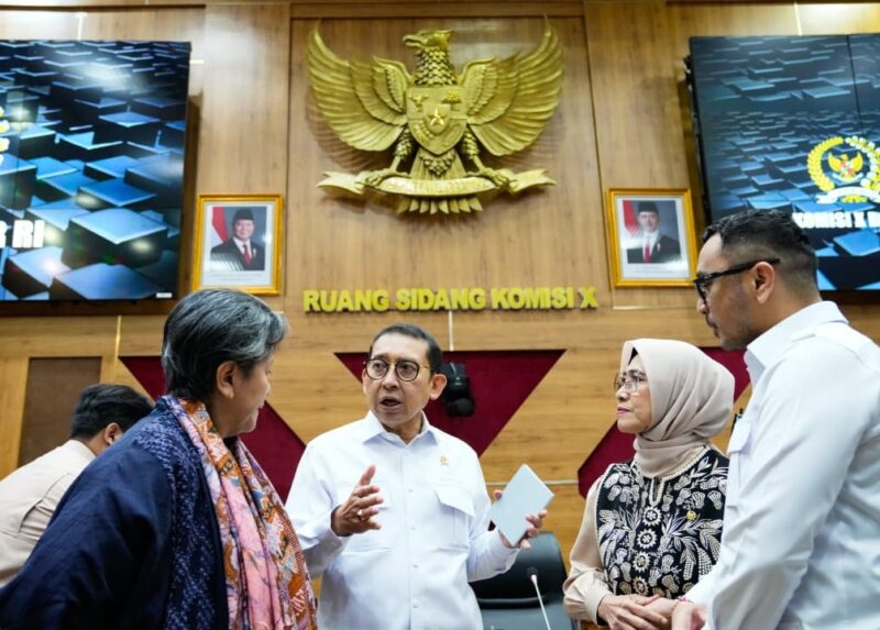Menteri Kebudayaan Fadli Zon memaparkan evaluasi kinerja dan anggaran Kementerian Kebudayaan Tahun Anggaran 2025, rencana kerja 2026, serta penguatan penulisan sejarah nasional dalam rapat kerja bersama Komisi X DPR RI di Kompleks Parlemen