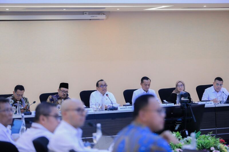 Pemerintah mematangkan konsep Sekolah Terintegrasi sebagai solusi pemerataan mutu pendidikan nasional melalui Rapat Tingkat Menteri (RTM) yang dipimpin Menteri Koordinator Bidang Pembangunan Manusia dan Kebudayaan (Menko PMK) Pratikno, Jumat (30/1), di Kantor Kemenko PMK, Jakarta