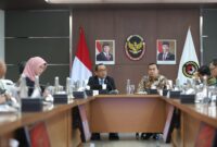 Kementerian Koordinator Bidang Pembangunan Manusia dan Kebudayaan (Kemenko PMK) menerima audiensi Kementerian Kependudukan dan Pembangunan Keluarga/BKKBN (Kemendukbangga) di Kantor Kemenko PMK, Jakarta, Jumat (31/1/2026), guna memperkuat koordinasi lintas sektor dalam isu kependudukan dan pembangunan keluarga sebagai fondasi pembangunan manusia berkelanjutan.