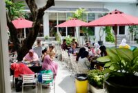 Perhimpunan Perempuan Lintas Profesi (PPLIPI) Jakarta Pusat menggelar kegiatan sosial bertajuk Jumat Berkah dengan menyediakan makan gratis bagi warga kurang mampu di kawasan Jakarta Pusat, Jumat (30/1/2026).